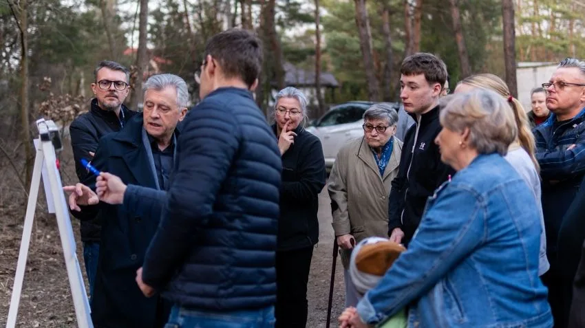 Mieszkańcy ulicy Klonowej domagają się nowej nawierzchni z kostki betonowej