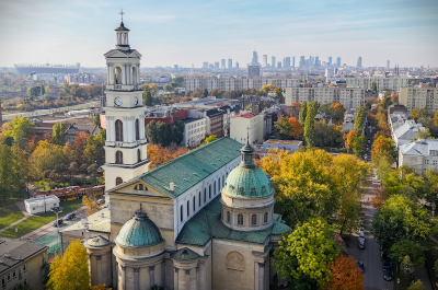 Drogi krzyżowe w Warszawie – zamknięte ulice i zmiany w transporcie