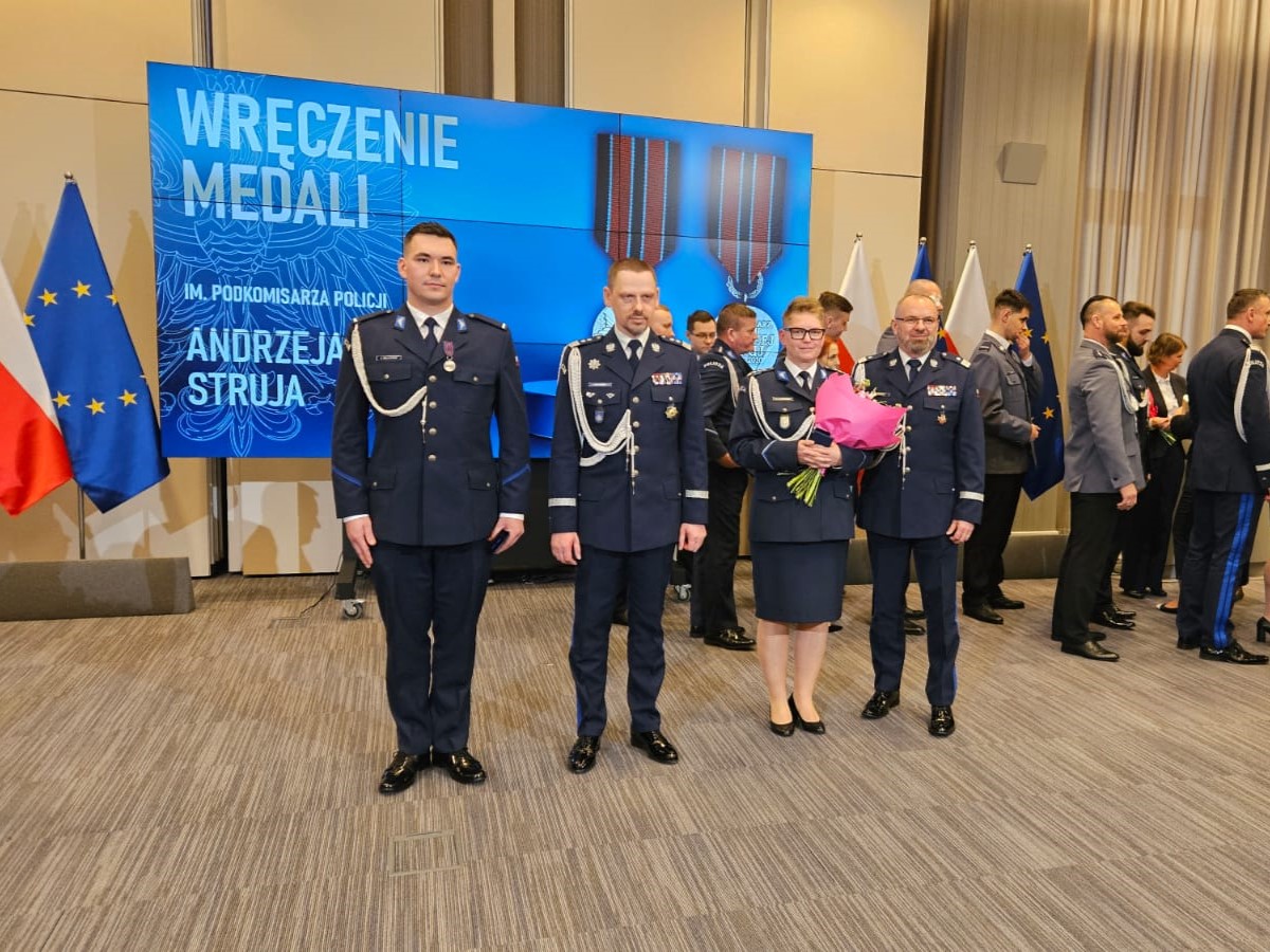 Funkcjonariusze z Mazowsza z medalami im. podkom. Policji Andrzeja Struja