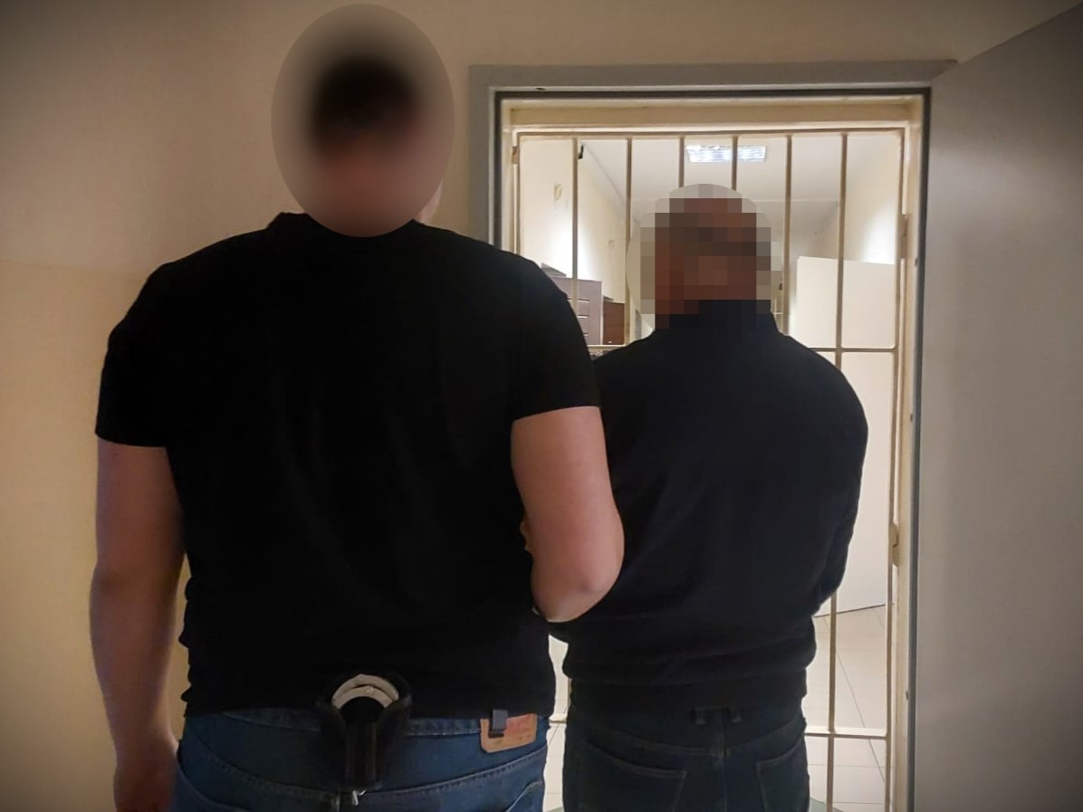 Ochroniarz okradał sklep, w którym pracował. Wspomagały go dwie kobiety