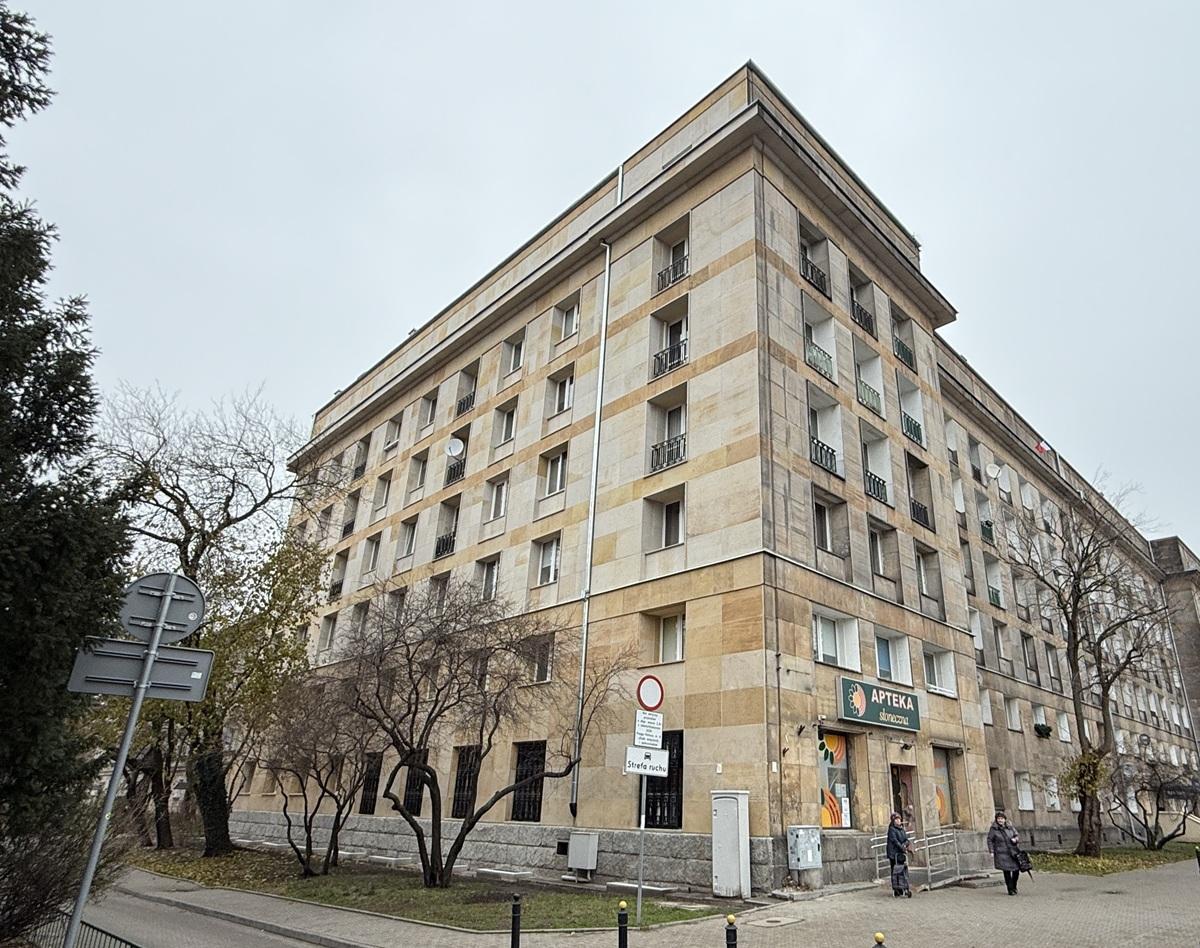 Plac Hallera 9: trwa remont zabytkowego budynku z miejskim wsparciem