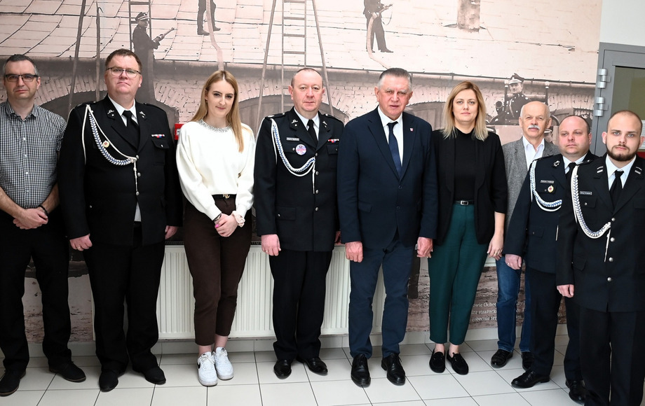 Płońscy strażacy-ochotnicy odwiedzili Urząd Miejski