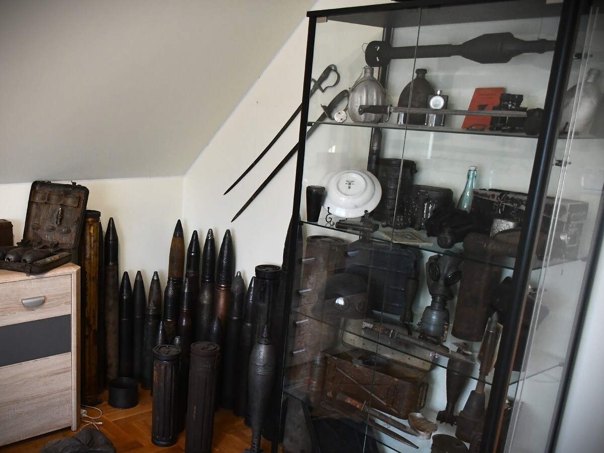 Policja zatrzymała 22-latka z nielegalnym składowiskiem amunicji wojennej