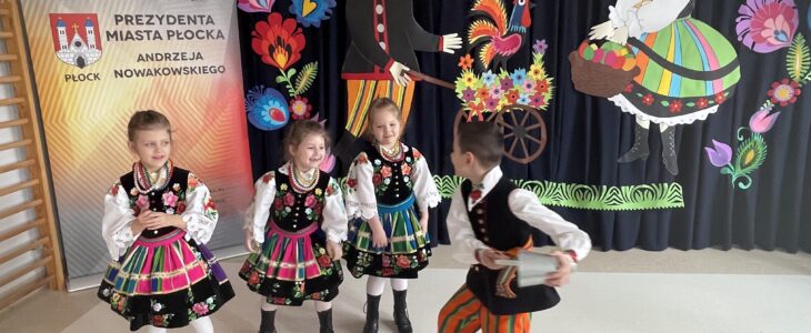Przedszkolaki pielęgnują ludowe tradycje