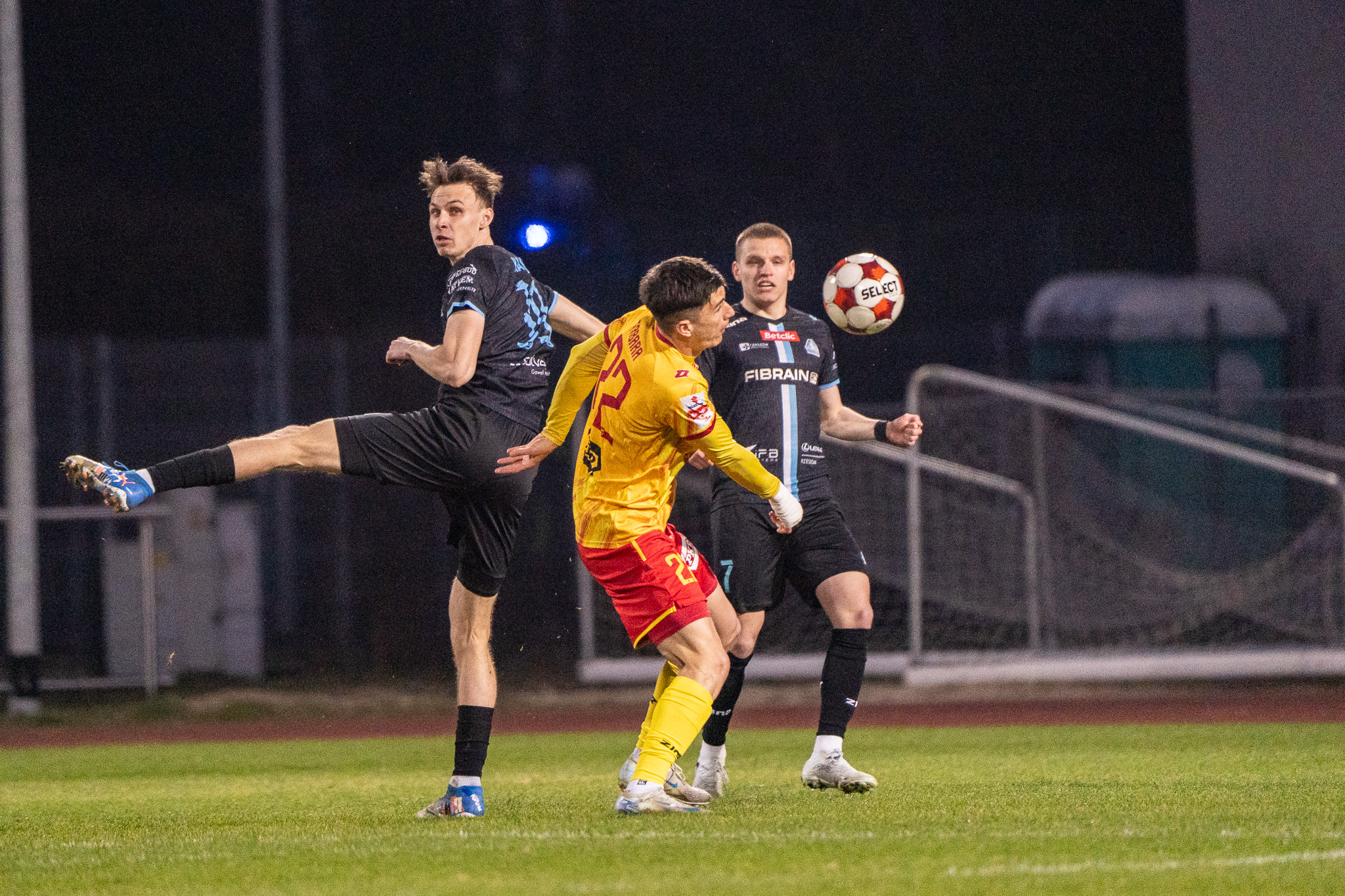 Szybki początek, trudny mecz. Znicz walczył do ostatniej minuty