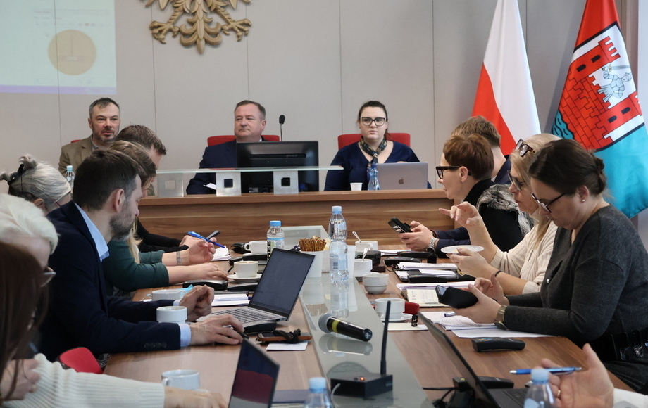 W dwie godziny wszystkie uchwały przyjęte na TAK