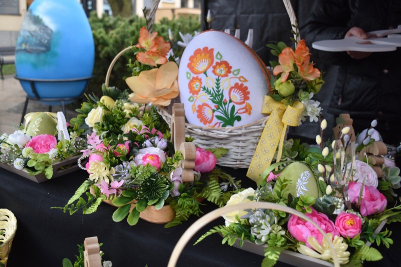Wielkanocny jarmark w centrum Ciechanowa