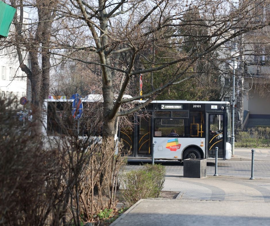 Wydłużenie trasy linii nr 2 do pętli Komorów Działki – nowy rozkład