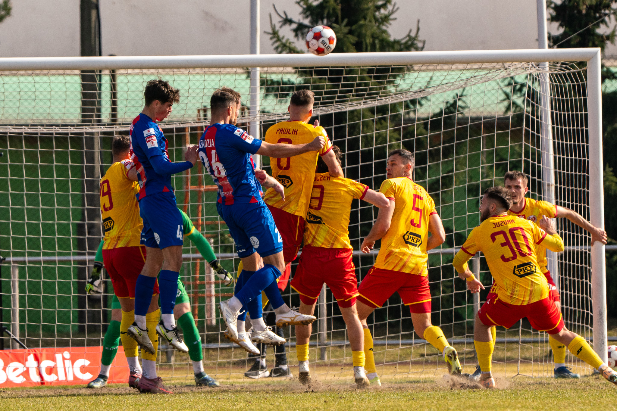 Znicz Pruszków przegrał z Odrą Opole 2:3 po dramatycznej końcówce