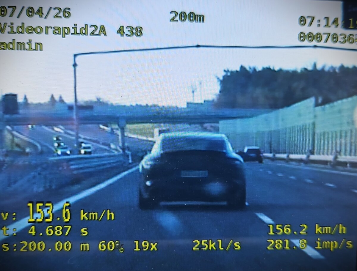 153 km/h na „siódemce". Kierowca Porsche bez prawa jazdy i z recydywą