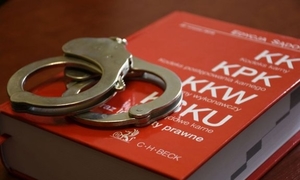 Ostrołęccy policjanci zatrzymali opiekunkę, która okradła 93‑letnią podopieczną