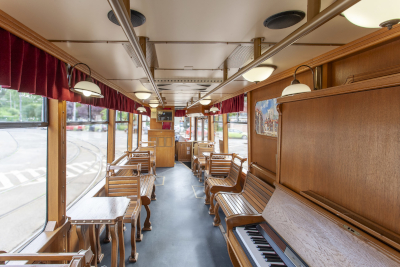 Tramwaj z książkami w weekend – propozycja Warszawskiego Transportu Publicznego na Dzień Książki