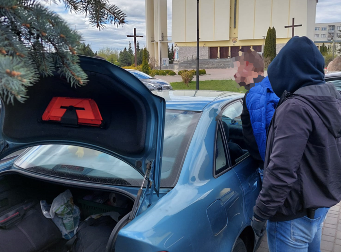 Zatrzymani na gorącym uczynku - okradali kościelne skarbonki