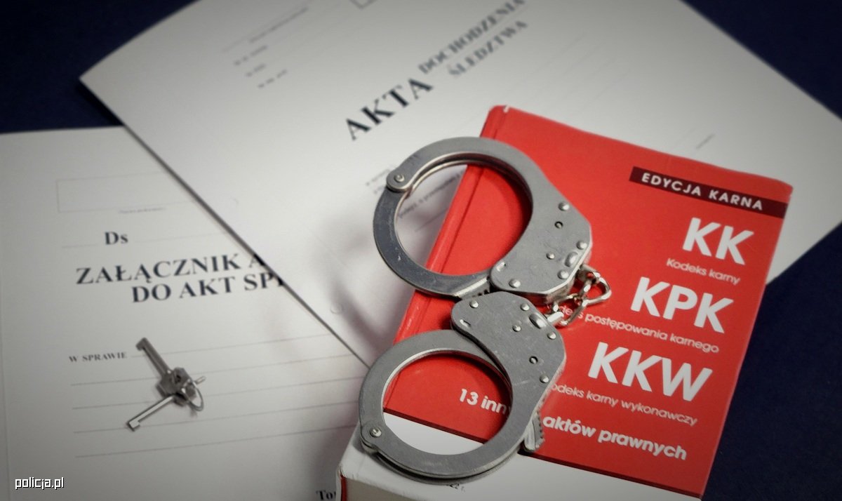 Oblany benzyną z zapalniczką w ręku groził, że podpali siebie i partnerkę. Mężczyzna został zatrzymany