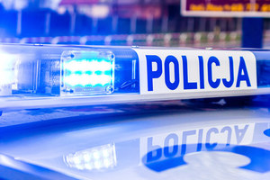 Policjanci z Ostrowa ewakuowali mężczyznę z zadymionego mieszkania