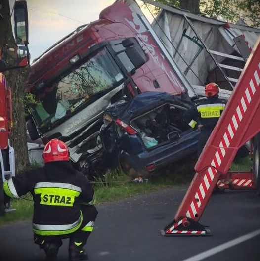 Tragiczny wypadek w Chmielewie. 40‑letni kierowca zginął na miejscu