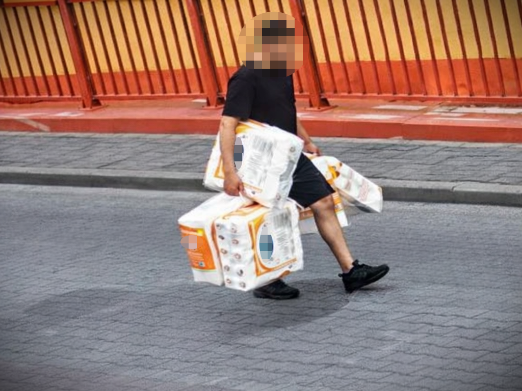 Kryzys żołądkowy czy kradzież? 42‑latek ukradł 1800 rolek papieru toaletowego