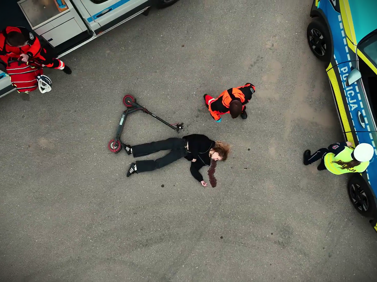 Sezon na hulajnogi elektryczne. Moment nieuwagi może kosztować zdrowie, a nawet życie