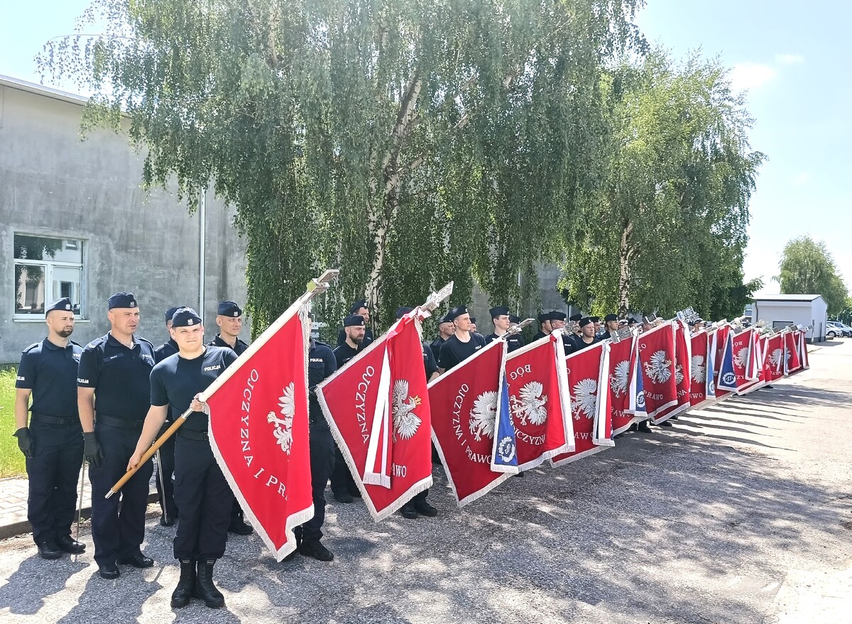 Szkolenie policyjnych pocztów sztandarowych oraz lektorów uroczystości