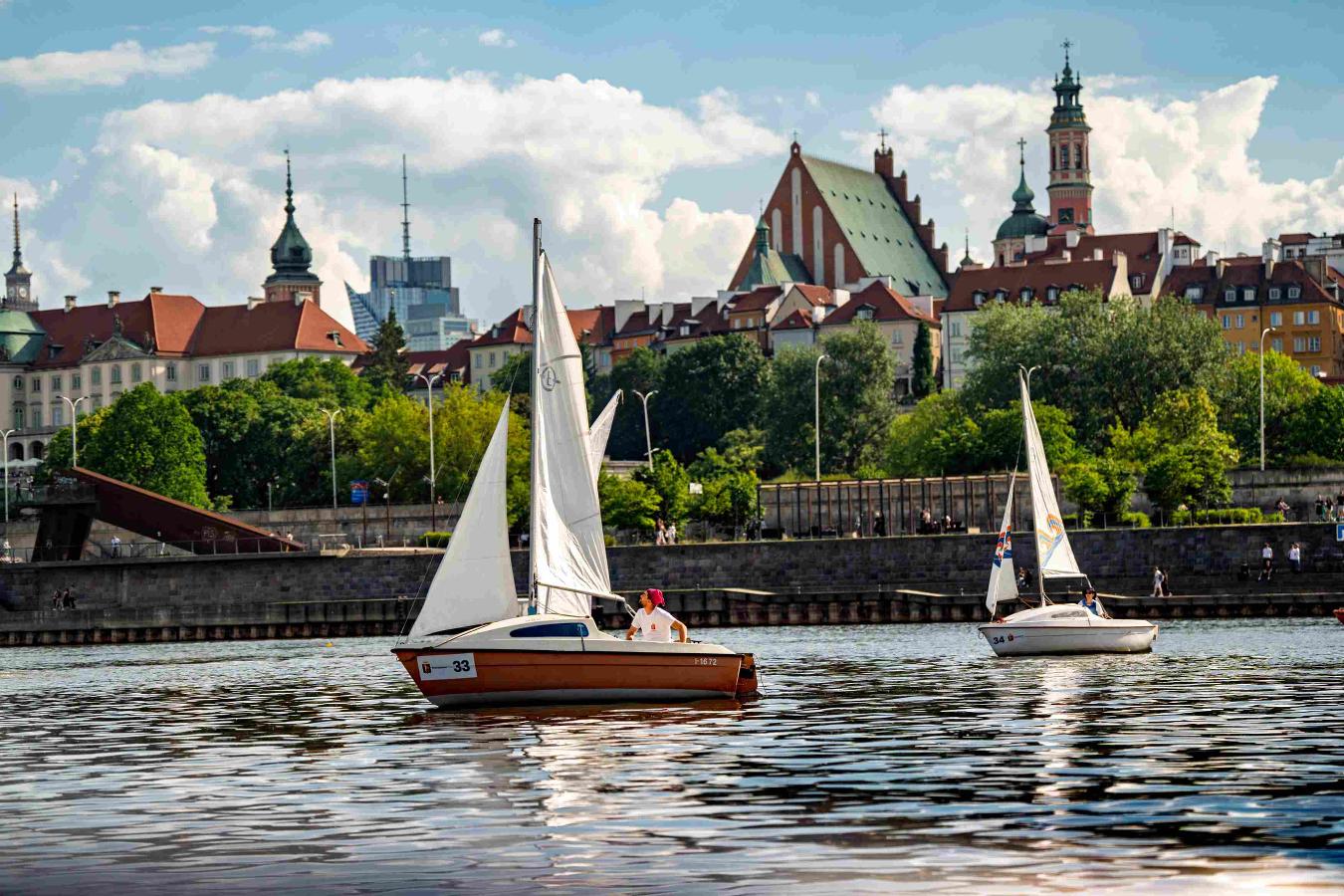 Warszawa świętuje – V Parada Syrenek i Regaty nad Wisłą ściągnęły tłumy